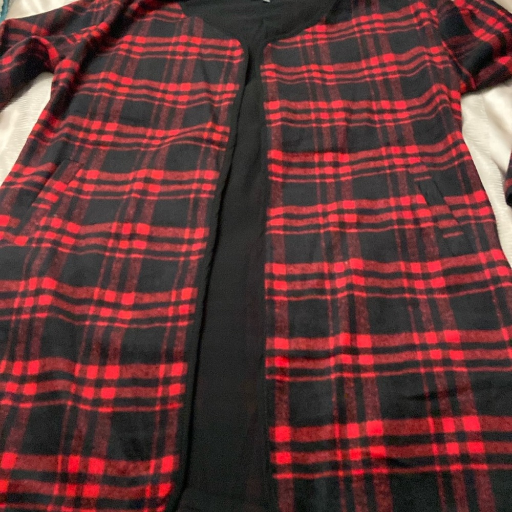 Soft jacket. Tag says polyester.Mother’s closet. Never been worn. Poly lining.